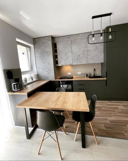 Minimalist Studio Apartment Брашов Екстериор снимка